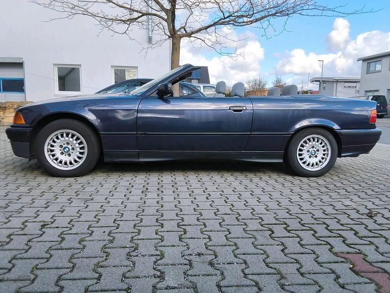 Gebraucht BMW 325 Cabriolet 194 PS (142 kW) 1993 Blau Cabrio