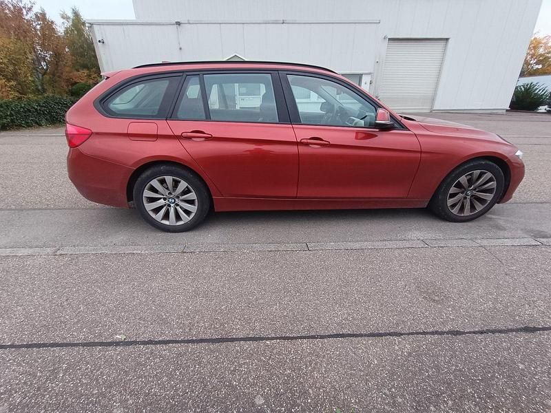 Gebraucht BMW 318 150 PS (110 kW) 2018 Orange Kombi