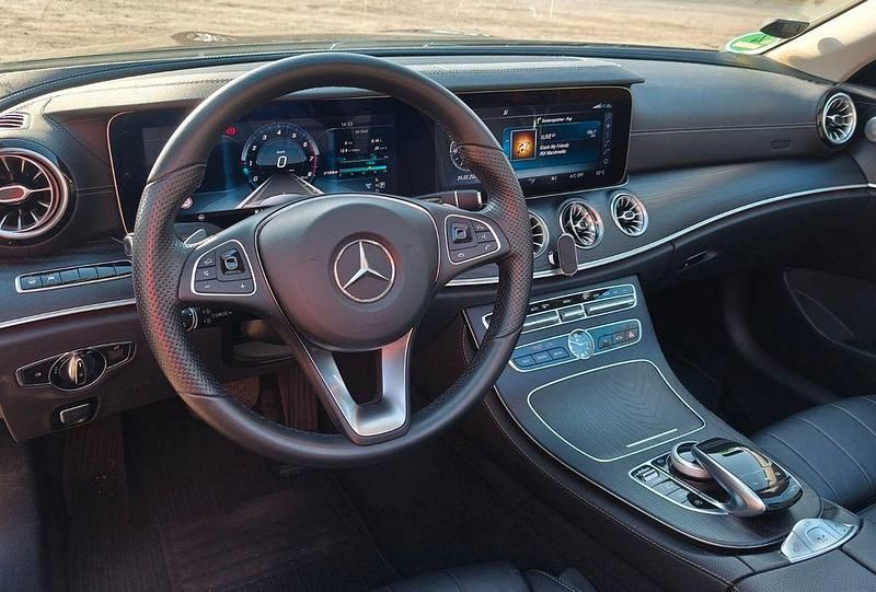 Gebraucht Mercedes E200 184 PS (135 kW) 2018 Rot Cabrio