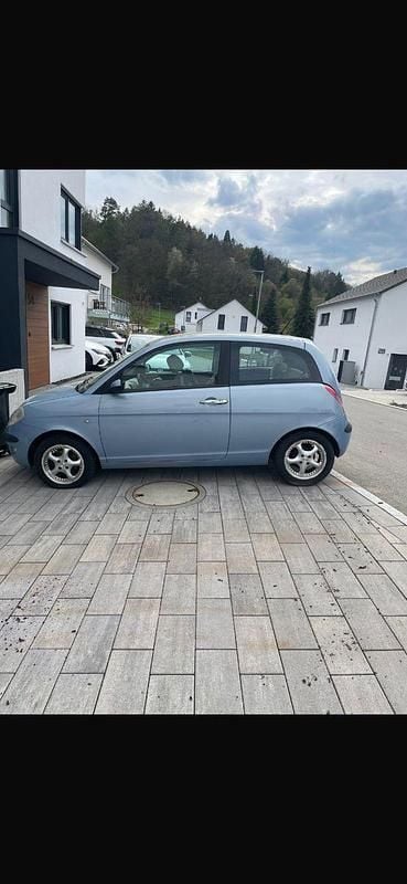 Second-hand Lancia Ypsilon 60 CP (44 kW) 2006 Albastru Hatchback