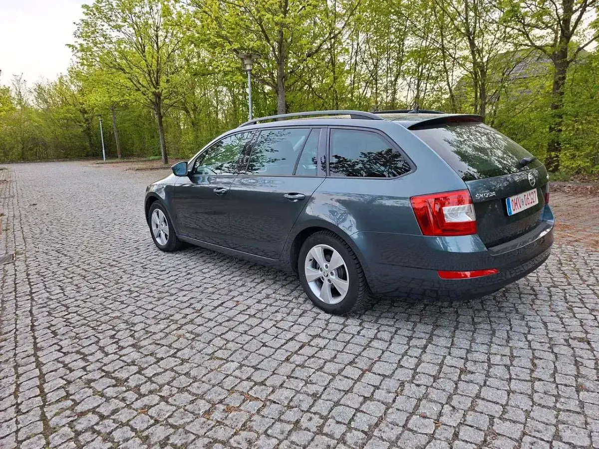 Gebraucht Skoda Octavia Elegance 110 PS (80 kW) 2015 Grau Kombi