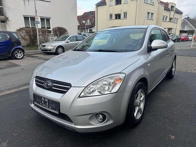 Gebraucht Kia Ceed LX 126 PS (92 kW) 2009 Kirunasilber met. Kleinwagen