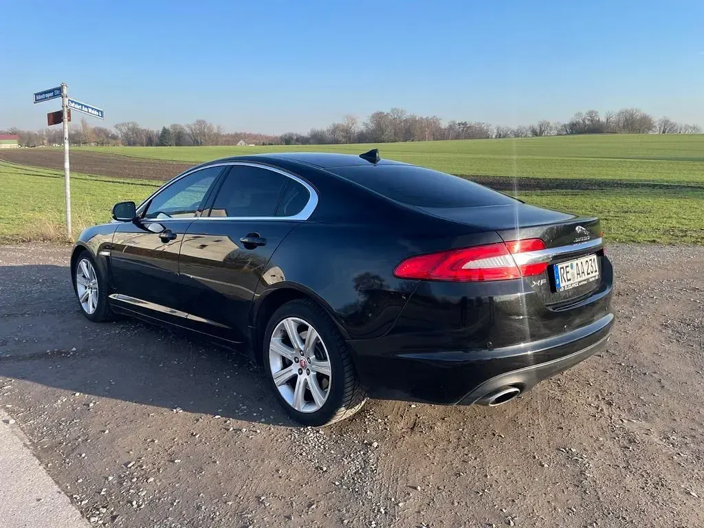 Używany Jaguar XF 241 KM (177 kW) 2015 Czarny Sedan/Limuzyna