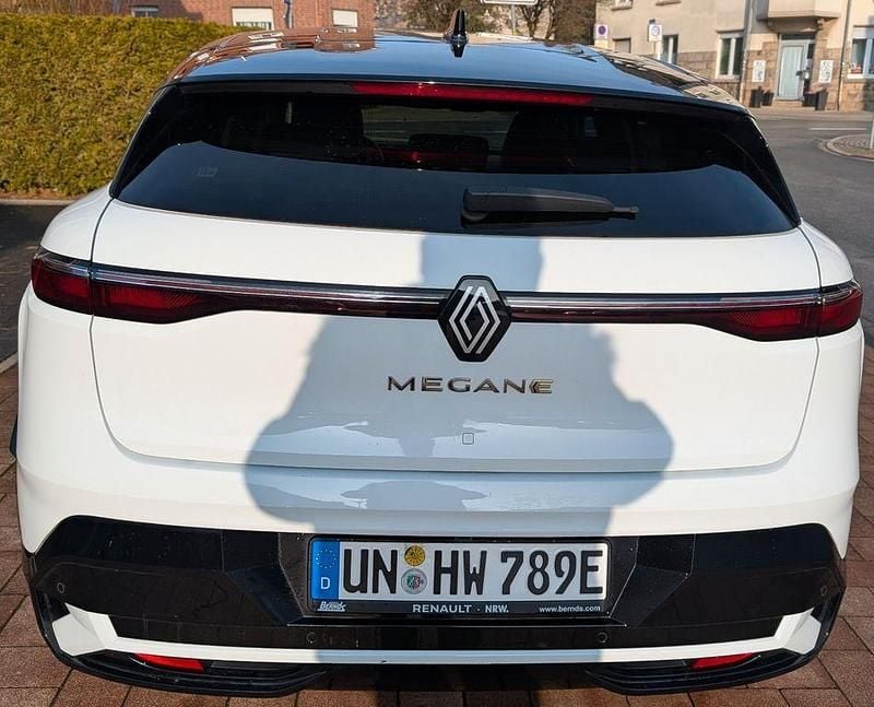 Gebraucht Renault Megane E-Tech Techno 160 kW (218 PS) 2022 Weiß Limousine