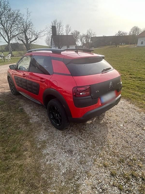 Gebraucht Citroën C4 Shine 99 PS (72 kW) 2015 Rot SUV