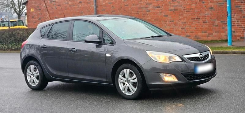 Gebraucht Opel Astra 100 PS (73 kW) 2011 Andere farben Kleinwagen