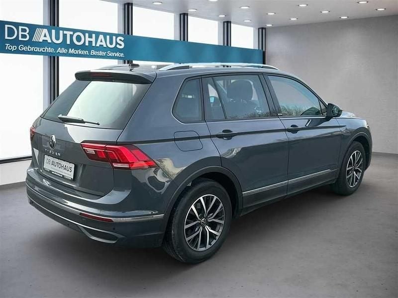 Gebraucht VW Tiguan Active 131 PS (96 kW) 2023 Grau SUV