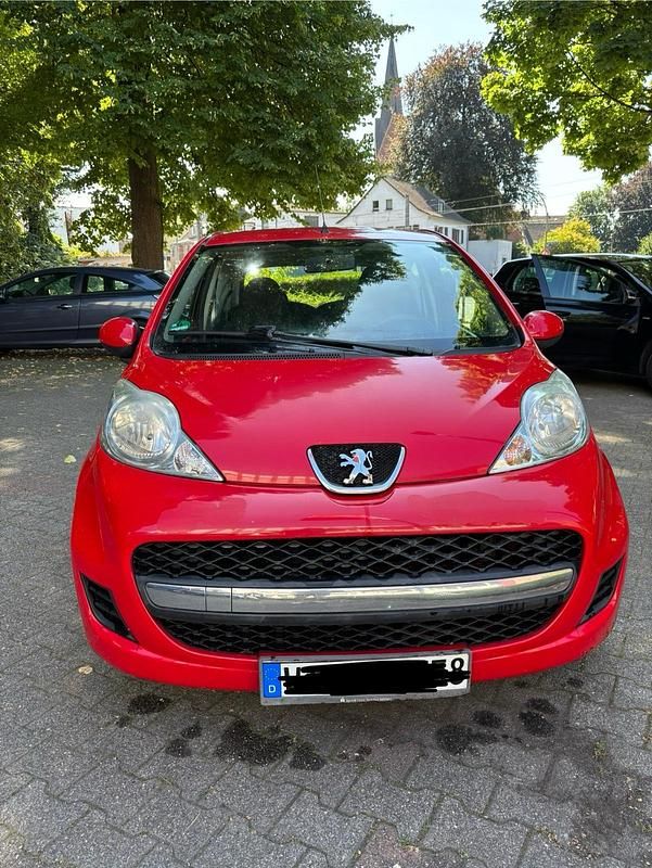 Rot Gebraucht 2011 Peugeot 107 Kleinwagen | 1.900 € (Fairer Preis) - Bild 1/4