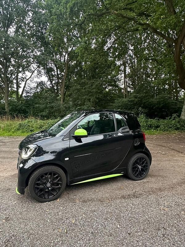 Schwarz Gebraucht 2016 Smart ForTwo Coupé Brabus Cabrio | 12.500 € (Guter Preis) - Bild 1/4