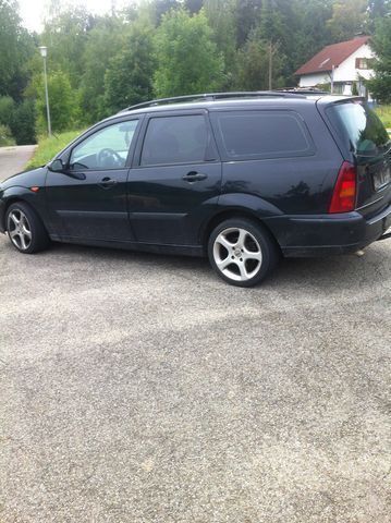Gebraucht Ford Focus 101 PS (74 kW) 2003 Schwarz Kombi