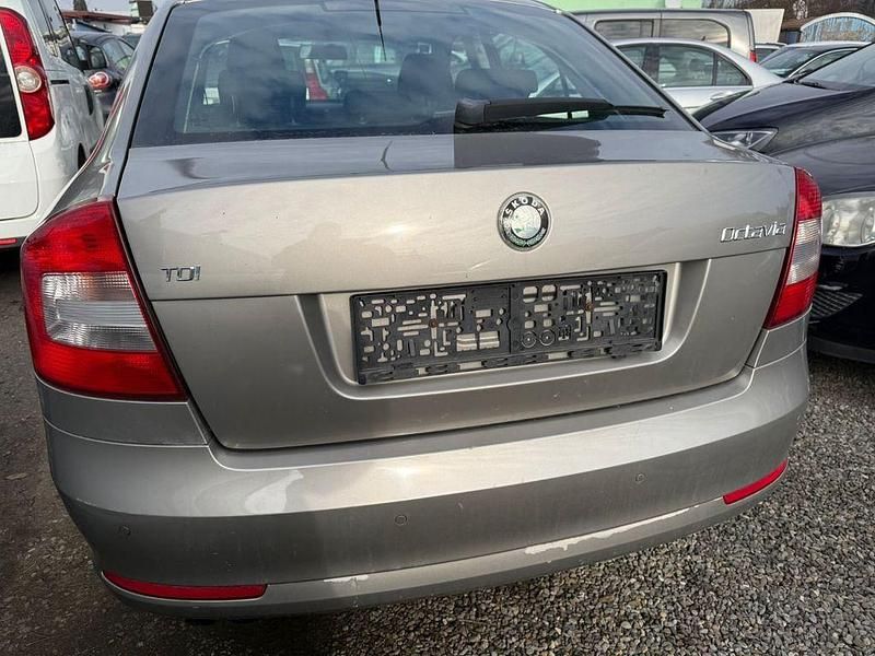 Gebraucht Skoda Octavia Elegance 105 PS (77 kW) 2009 Beige Limousine