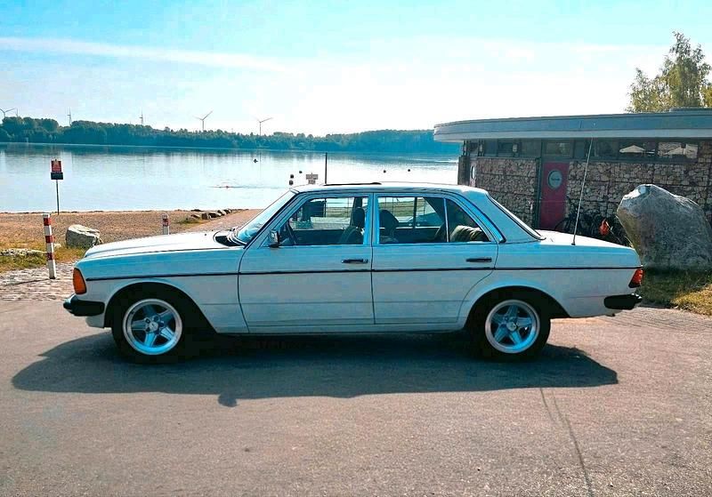 Gebraucht Mercedes E230 136 PS (100 kW) 1983 Weiß Limousine