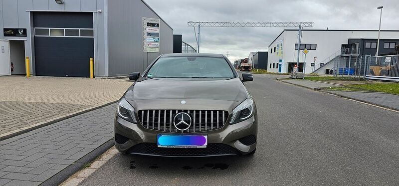 Braun Gebraucht 2013 Mercedes A250 Urban Limousine | 11.999 € (Guter Preis) - Bild 1/4