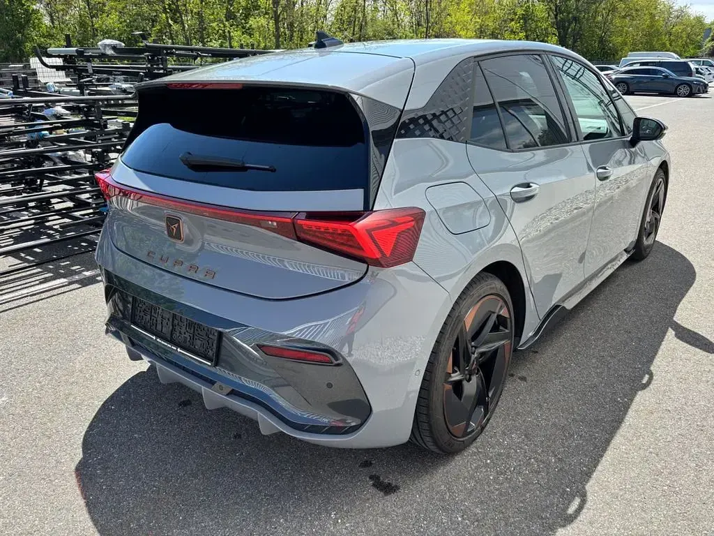 Second-hand Cupra Born 150 kW (204 CP) 2024 Gri Hatchback