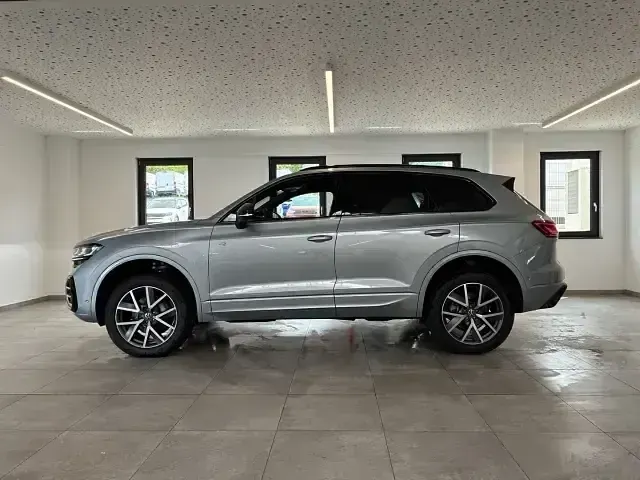 Neu VW Touareg R-line 286 PS (210 kW) 2026 Silber SUV