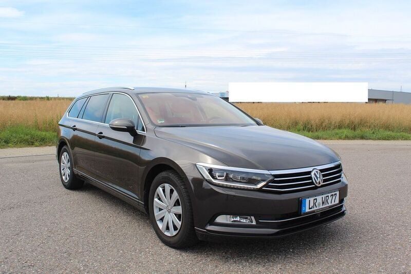 Schwarz Gebraucht 2016 VW Passat Comfortline Kombi | 8.900 € (Fairer Preis) - Bild 1/4
