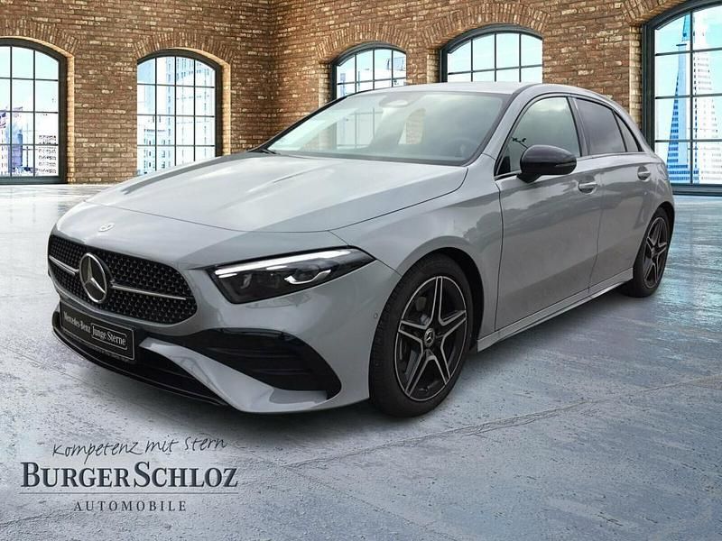 Manufaktur lack manufaktur alp Gebraucht 2025 Mercedes A200 Night Limousine | 34.870 € (Etwas zu teuer) - Bild 1/4