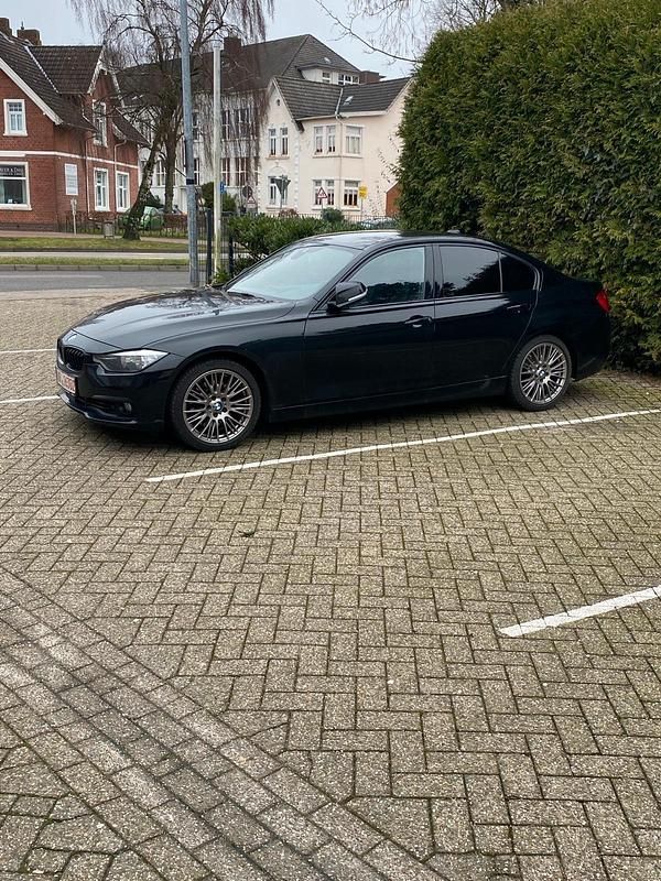 Schwarz Gebraucht 2015 BMW 325 Limousine | 16.990 € (Fairer Preis) - Bild 1/4
