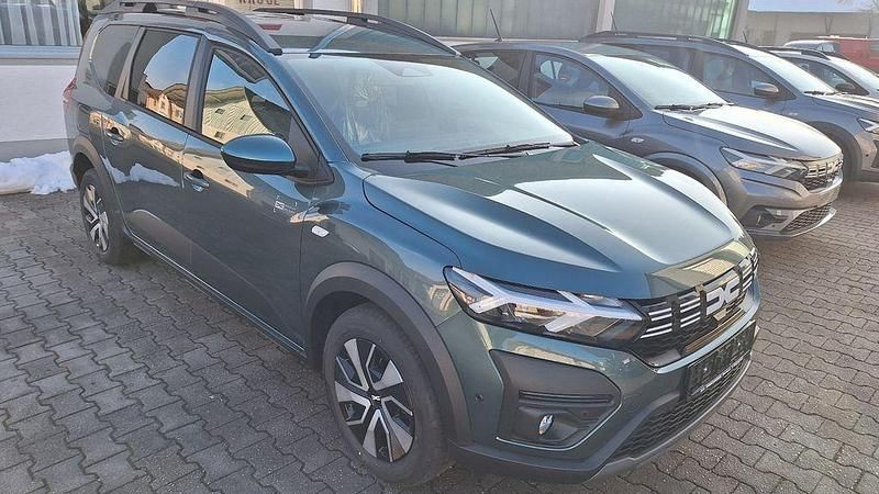 Neu Dacia Jogger Expression 101 PS (74 kW) 2026 Grün Van / Kleinbus