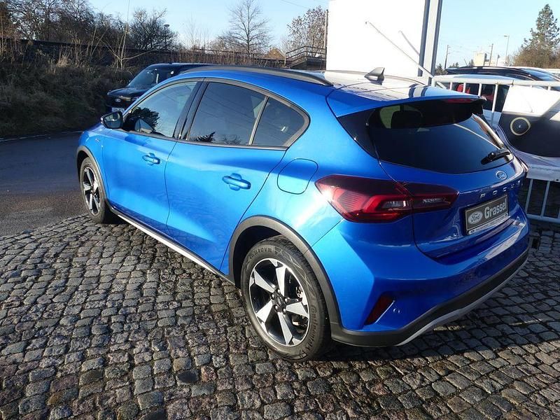 Używany Ford Focus Active 155 KM (114 kW) 2022 Niebieski Sedan/Limuzyna