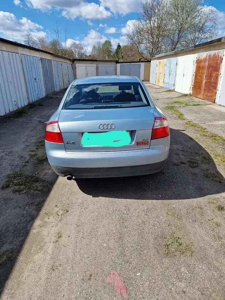Używany Audi A4 131 KM (96 kW) 2001 Niebieski Sedan/Limuzyna