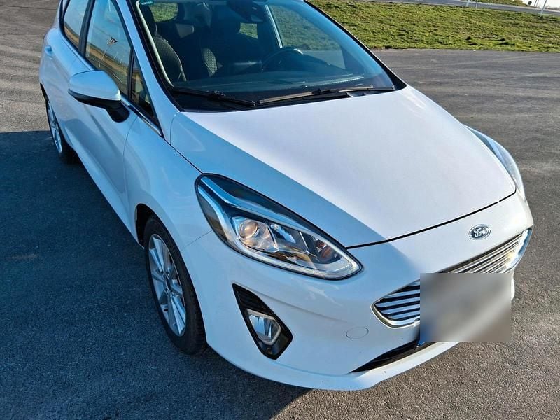 Gebraucht Ford Fiesta Titanium 85 PS (62 kW) 2017 Weiß Limousine