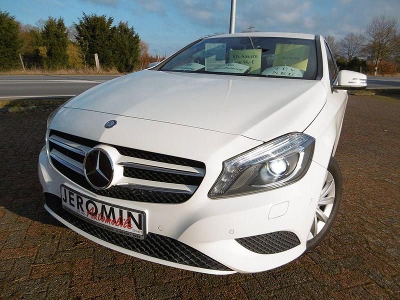 Gebraucht Mercedes A180 122 PS (89 kW) 2015 Weiß Limousine