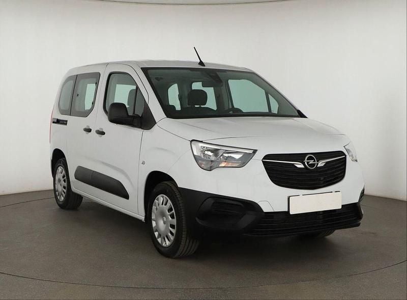 Second-hand Opel Combo-e Life 100 kW (136 CP) 2022 Alb Berlinǎ
