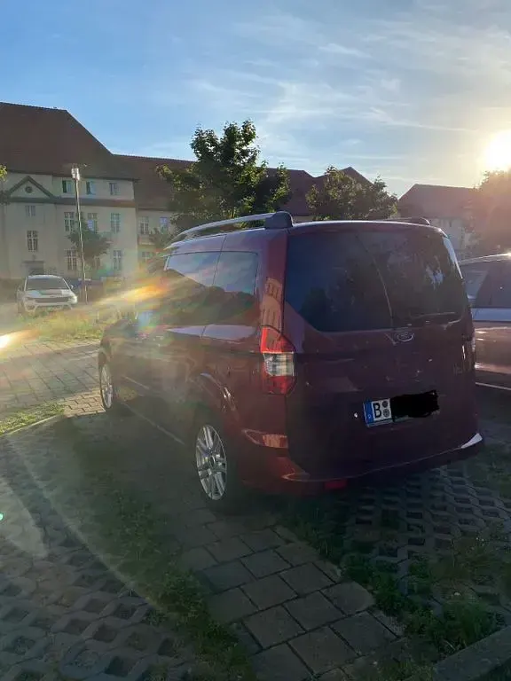 Gebraucht Ford Tourneo Courier Titanium 101 PS (74 kW) 2020 Rot Van / Kleinbus
