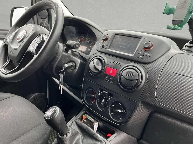 Gebraucht Fiat Fiorino 95 PS (69 kW) 2020 Weiß Van / Kleinbus