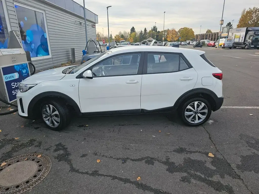Używany Kia Stonic Vision 101 KM (74 kW) 2024 Biały SUV