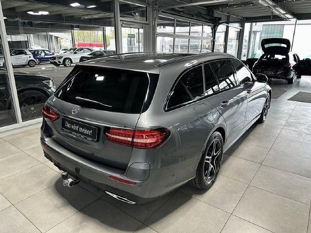 Gebraucht Mercedes E300 AMG line 306 PS (225 kW) 2022 Grau Limousine