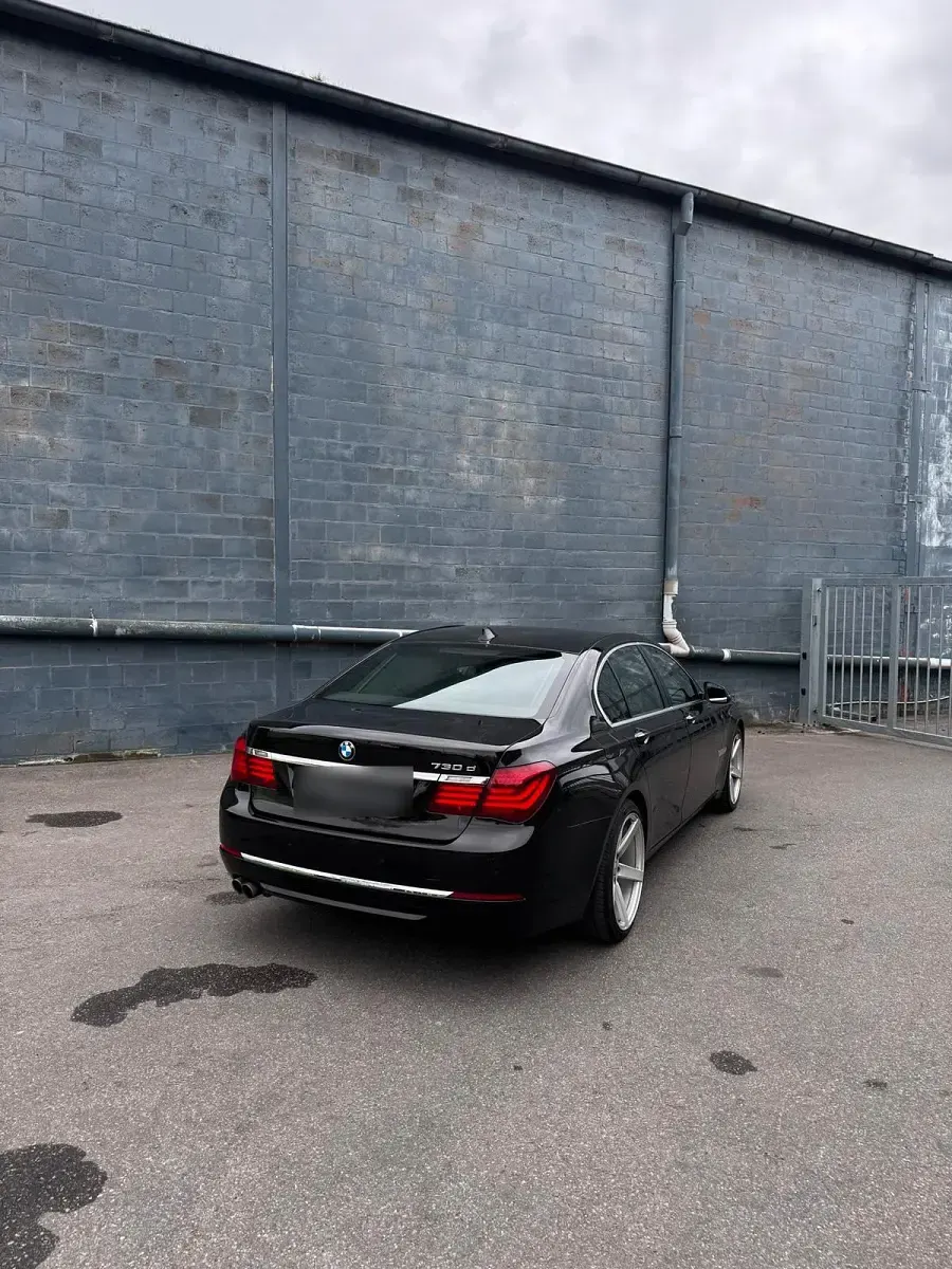 Gebraucht BMW 730 258 PS (189 kW) 2012 Schwarz Limousine