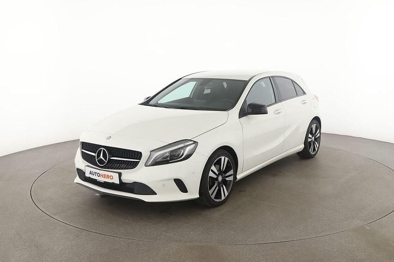 Weiß Gebraucht 2016 Mercedes A160 Urban Limousine | 15.450 € (Fairer Preis) - Bild 1/3