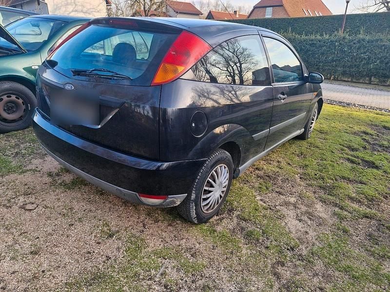 Gebraucht Ford Focus 75 PS (55 kW) 1999 Schwarz Kleinwagen
