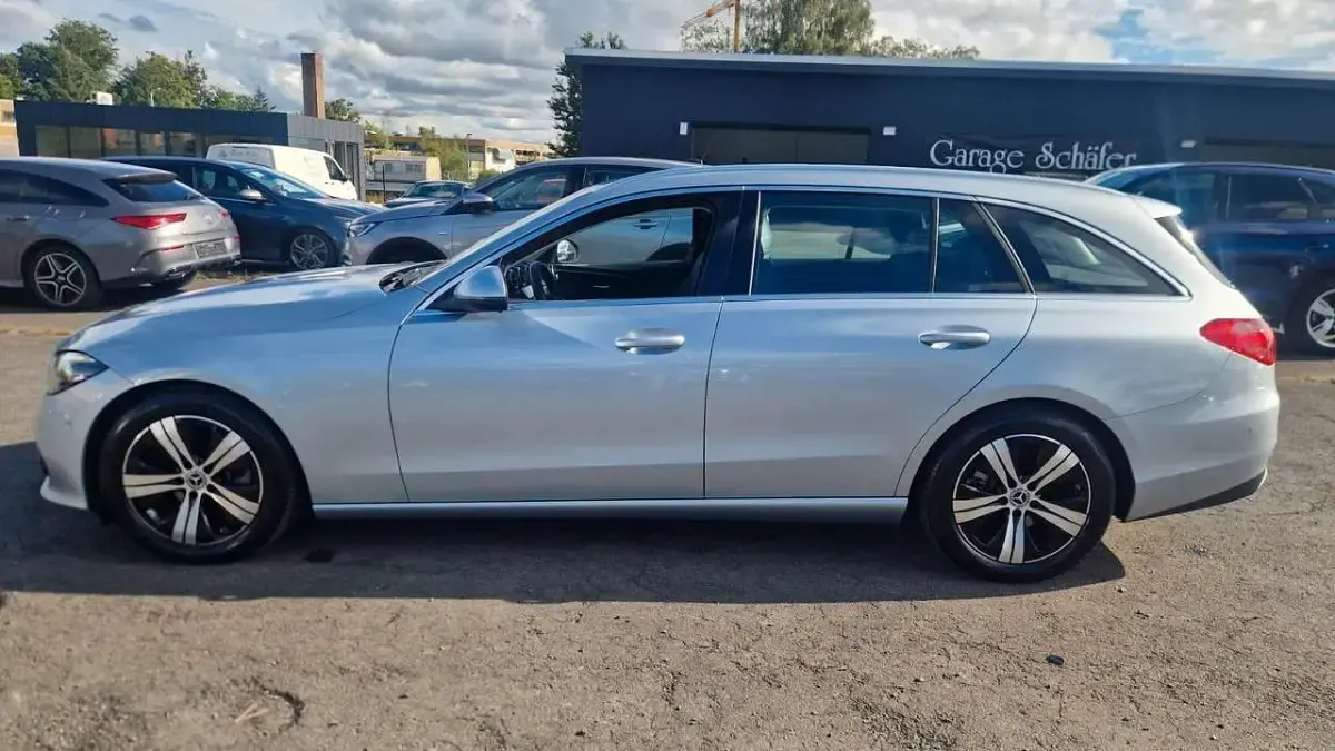 Gebraucht Mercedes C180 Avantgarde 190 PS (139 kW) 2022 Silber Limousine
