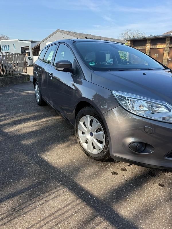 Gebraucht Ford Focus 92 PS (67 kW) 2013 Grau Kombi