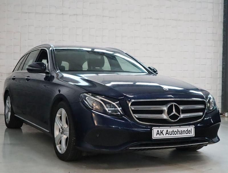 Gebraucht Mercedes E350 258 PS (189 kW) 2017 Blau Kombi