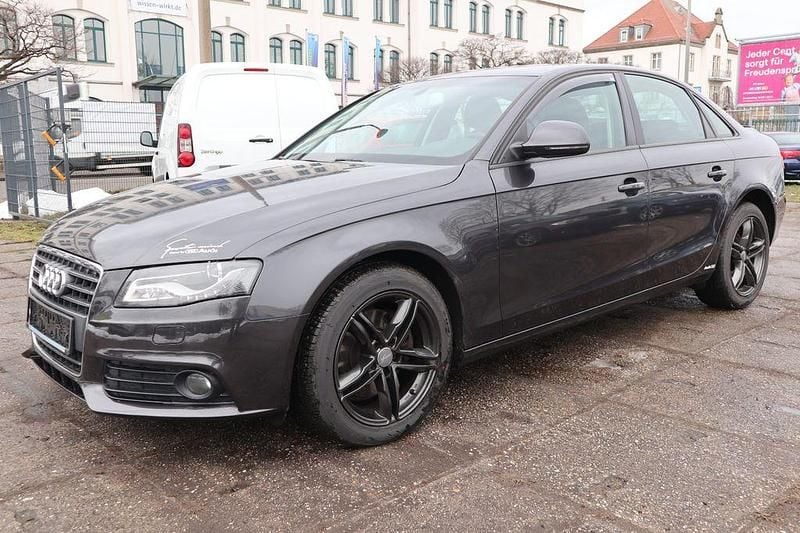 Grau Gebraucht 2008 Audi A4 Attraction Limousine | 4.150 € (Superpreis) - Bild 1/4