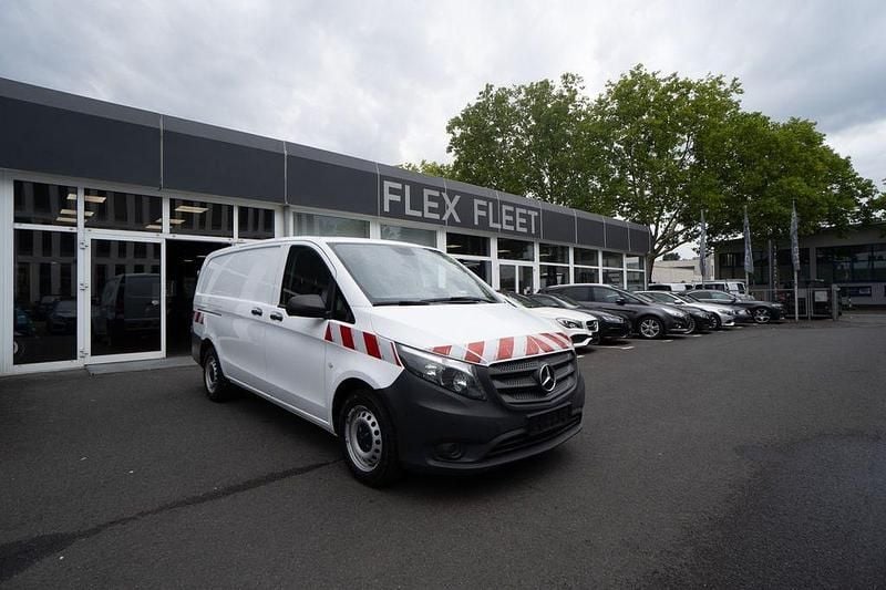 Arktikweiss Gebraucht 2021 Mercedes Vito Van / Kleinbus | 15.990 € (Superpreis) - Bild 1/4