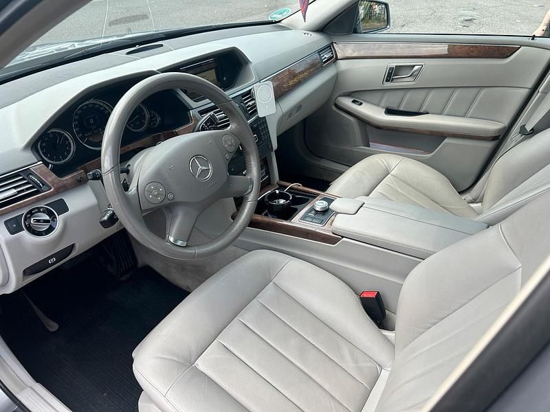 Gebraucht Mercedes E300 231 PS (169 kW) 2012 Grau Kombi