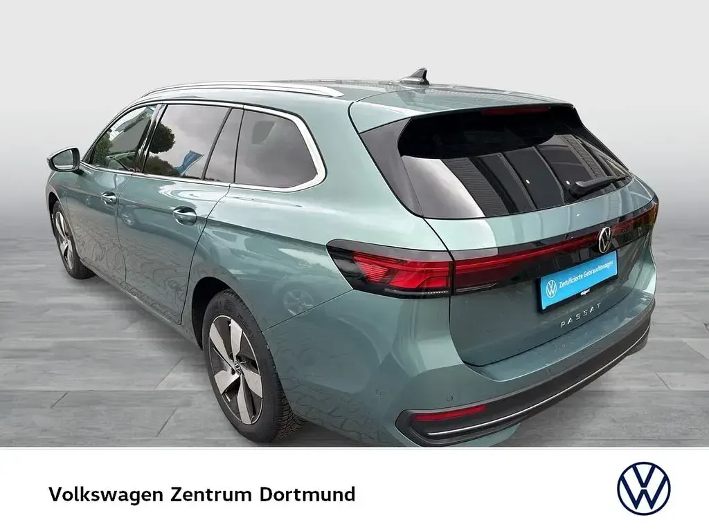 Gebraucht VW Passat Business 150 PS (110 kW) 2025 Maripositgrün metallic Kombi