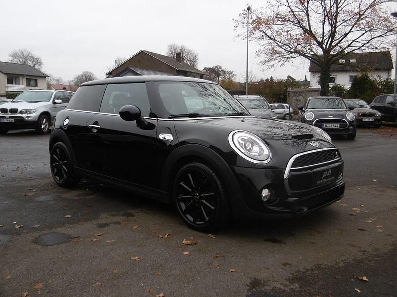 Gebraucht Mini Cooper SD 170 PS (125 kW) 2017 Midnight black metallic Kleinwagen