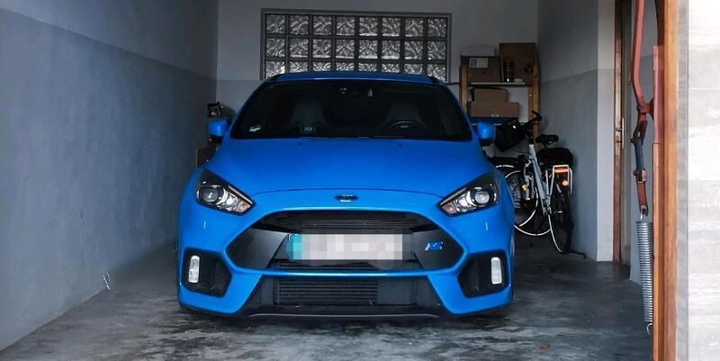 Blau Gebraucht 2016 Ford Focus RS Limousine | 24.500 € - Bild 1/4