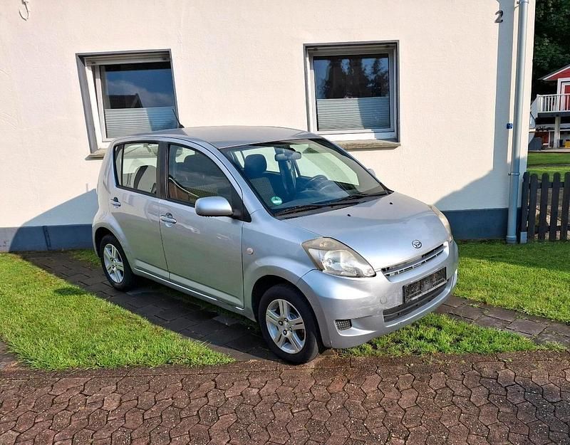 Silber Gebraucht 2009 Daihatsu Sirion Kleinwagen | 1.550 € (Guter Preis) - Bild 1/4