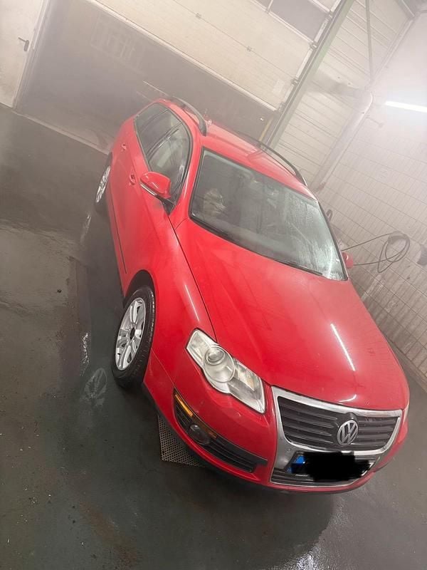 Rot Gebraucht 2008 VW Passat Kombi | 2.550 € (Guter Preis) - Bild 1/4