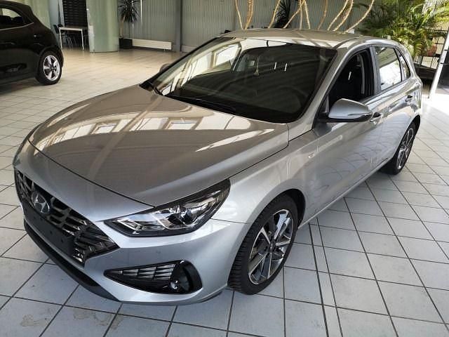 Silber Gebraucht 2023 Hyundai i30 Pure Limousine | 17.490 € (Fairer Preis) - Bild 1/4