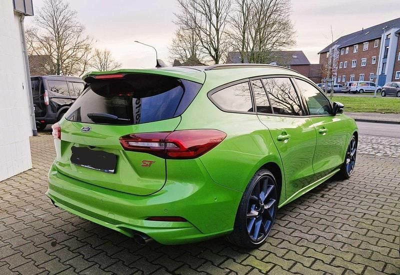 Grün Gebraucht 2025 Ford Focus ST Kombi | 37.700 € (Guter Preis) - Bild 1/4
