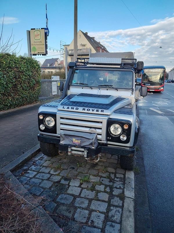 Gebraucht Land Rover Defender 122 PS (89 kW) 2011 Silber SUV