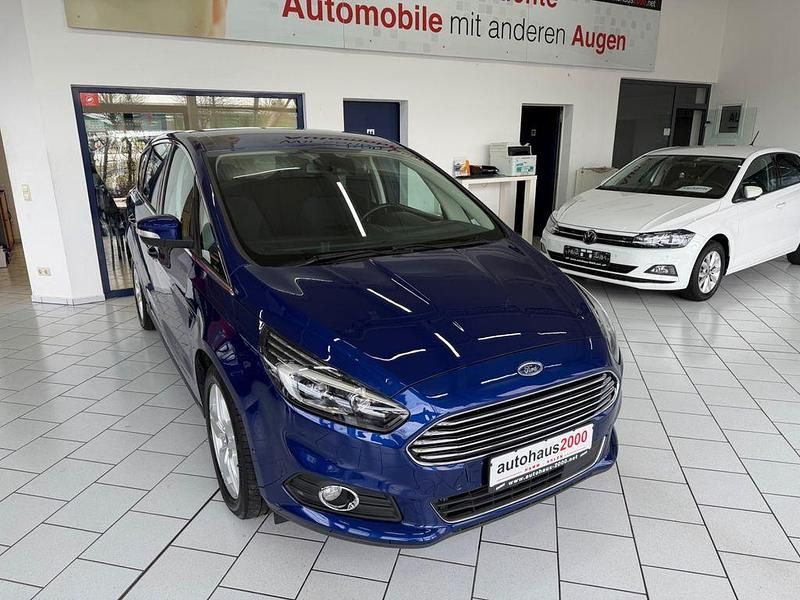 Gebraucht Ford S-MAX Titanium 150 PS (110 kW) 2017 Blau Van / Kleinbus
